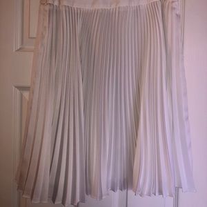 Pleated white skirt